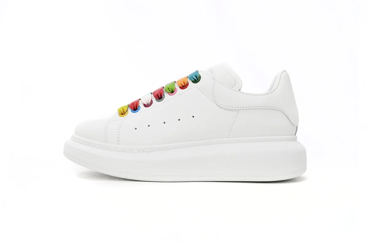 White Sneakers, Perfect for Skateboarding, Casual Sports, And Everyday Wear. Lightweight with a Soft Sole, Suitable fo