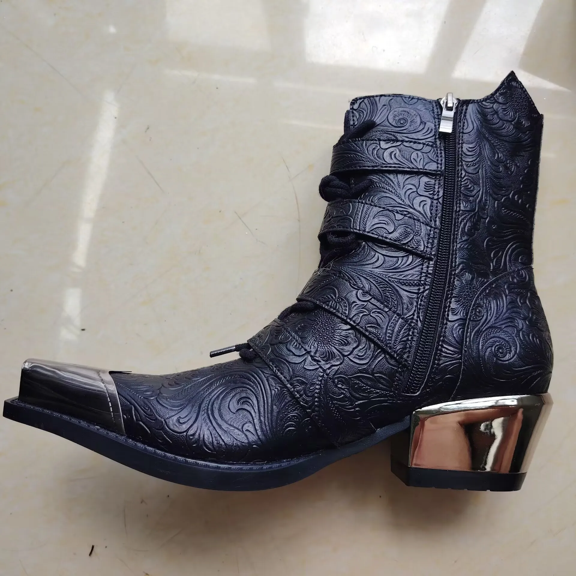 Pointed Chelsea Men's Spring 2026 New Retro Metal Head Western Cowboy Women's Height-increasing Short Boots