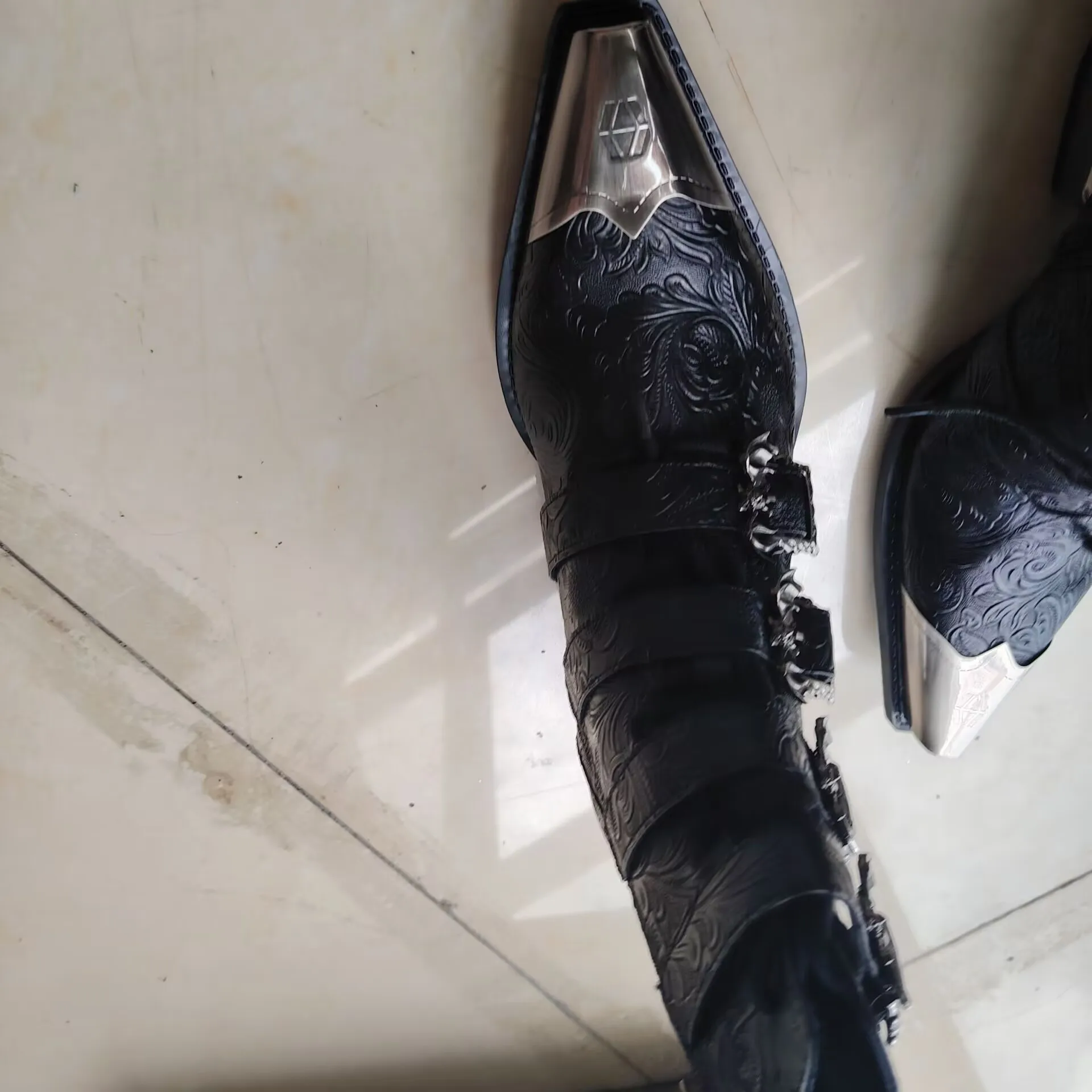 Pointed Chelsea Men's Spring 2026 New Retro Metal Head Western Cowboy Women's Height-increasing Short Boots