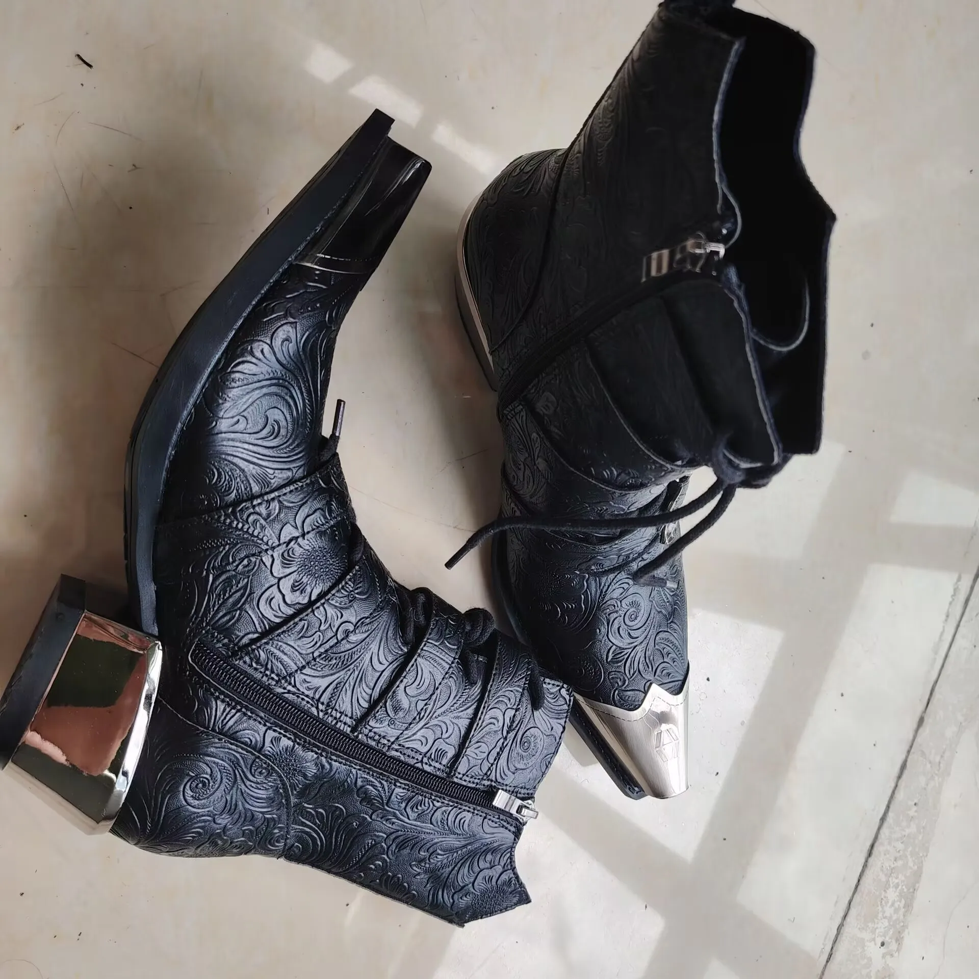 Pointed Chelsea Men's Spring 2026 New Retro Metal Head Western Cowboy Women's Height-increasing Short Boots