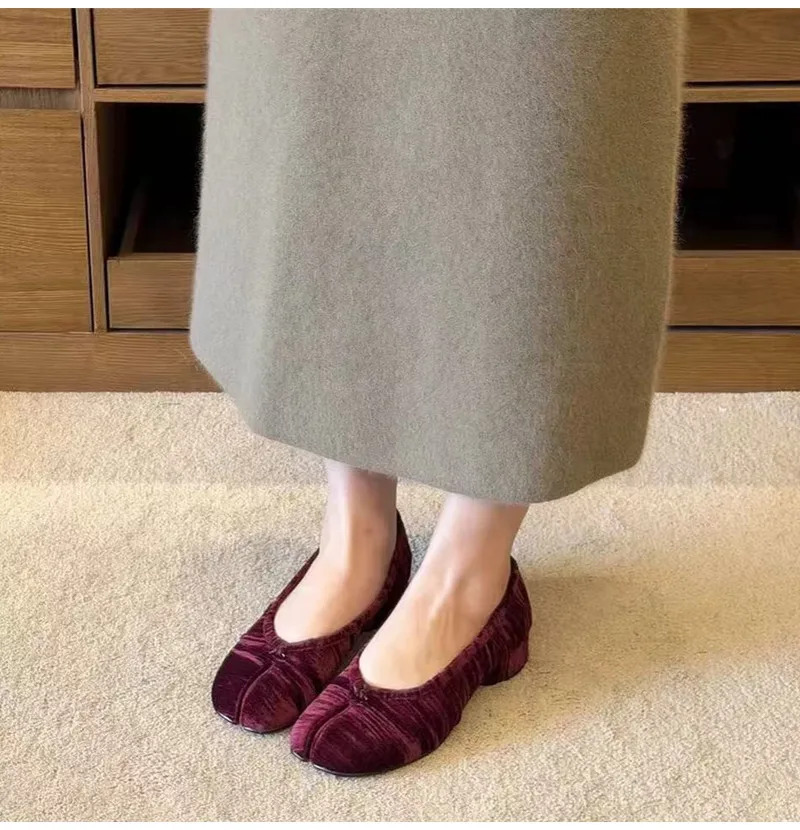Fashion Pleated Designer Flannel Split toe Women Ballet Pumps Vintage Low Heeled Tabi Loafers Casual Soft Soles Walking Shoes