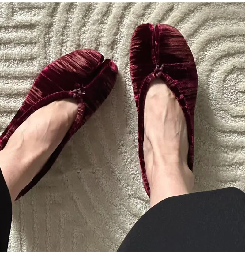 Fashion Pleated Designer Flannel Split toe Women Ballet Pumps Vintage Low Heeled Tabi Loafers Casual Soft Soles Walking Shoes