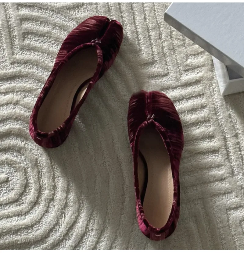 Fashion Pleated Designer Flannel Split toe Women Ballet Pumps Vintage Low Heeled Tabi Loafers Casual Soft Soles Walking Shoes