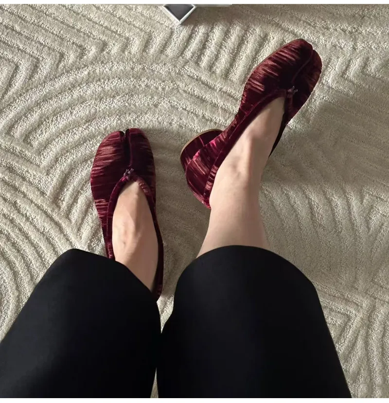 Fashion Pleated Designer Flannel Split toe Women Ballet Pumps Vintage Low Heeled Tabi Loafers Casual Soft Soles Walking Shoes