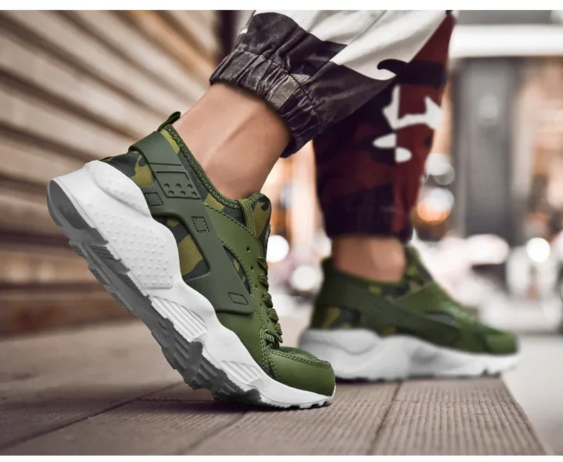 Summer Men's Breathable Mesh Surface Lightweight Soft Bottom Casual Shoes Trendy Running Sports Shoes Men's Shoes From China