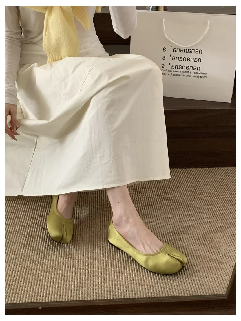 2026 Fashion Tabi Ninja Shoes Woman Flats Ballet Split Toe Ballerinas Ladies Round Heeled Loafers Tacones Female Moccasins Mujer