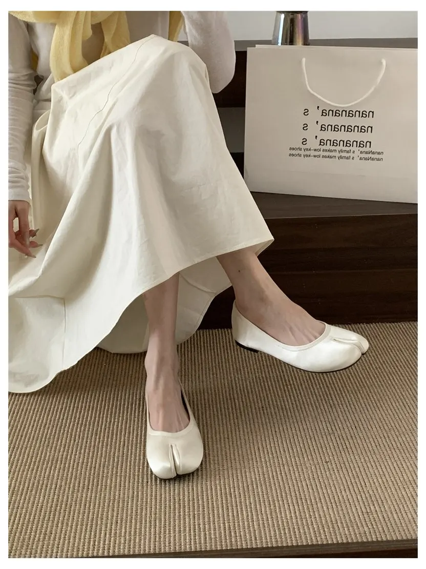 2026 Fashion Tabi Ninja Shoes Woman Flats Ballet Split Toe Ballerinas Ladies Round Heeled Loafers Tacones Female Moccasins Mujer