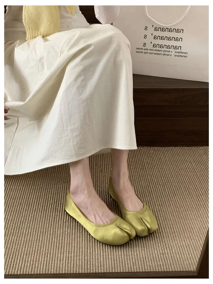 2026 Fashion Tabi Ninja Shoes Woman Flats Ballet Split Toe Ballerinas Ladies Round Heeled Loafers Tacones Female Moccasins Mujer