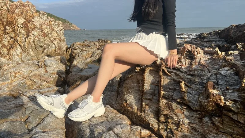 Luxury Designer Women's Shoes Exquisite Rhinestone Chunky Sneakers for Woman Fashion Round Head Casual Shoes Zapatillas De Mujer