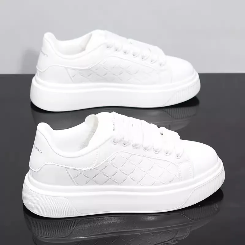2025 new men's shoes spring and autumn flat-soled casual leather shoes sports shoes black and white men's thick-soled breathable