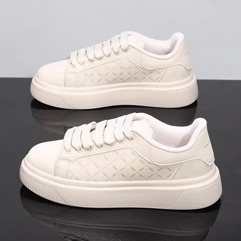 2025 new men's shoes spring and autumn flat-soled casual leather shoes sports shoes black and white men's thick-soled breathable