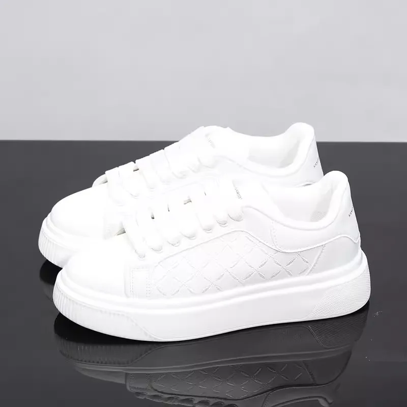 2025 new men's shoes spring and autumn flat-soled casual leather shoes sports shoes black and white men's thick-soled breathable
