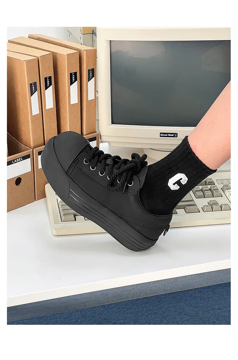 2025 Big Head Couple Trendy Brand New Thick-soled Round Head Casual Men's and Women's Crooked Head Clown Shoes
