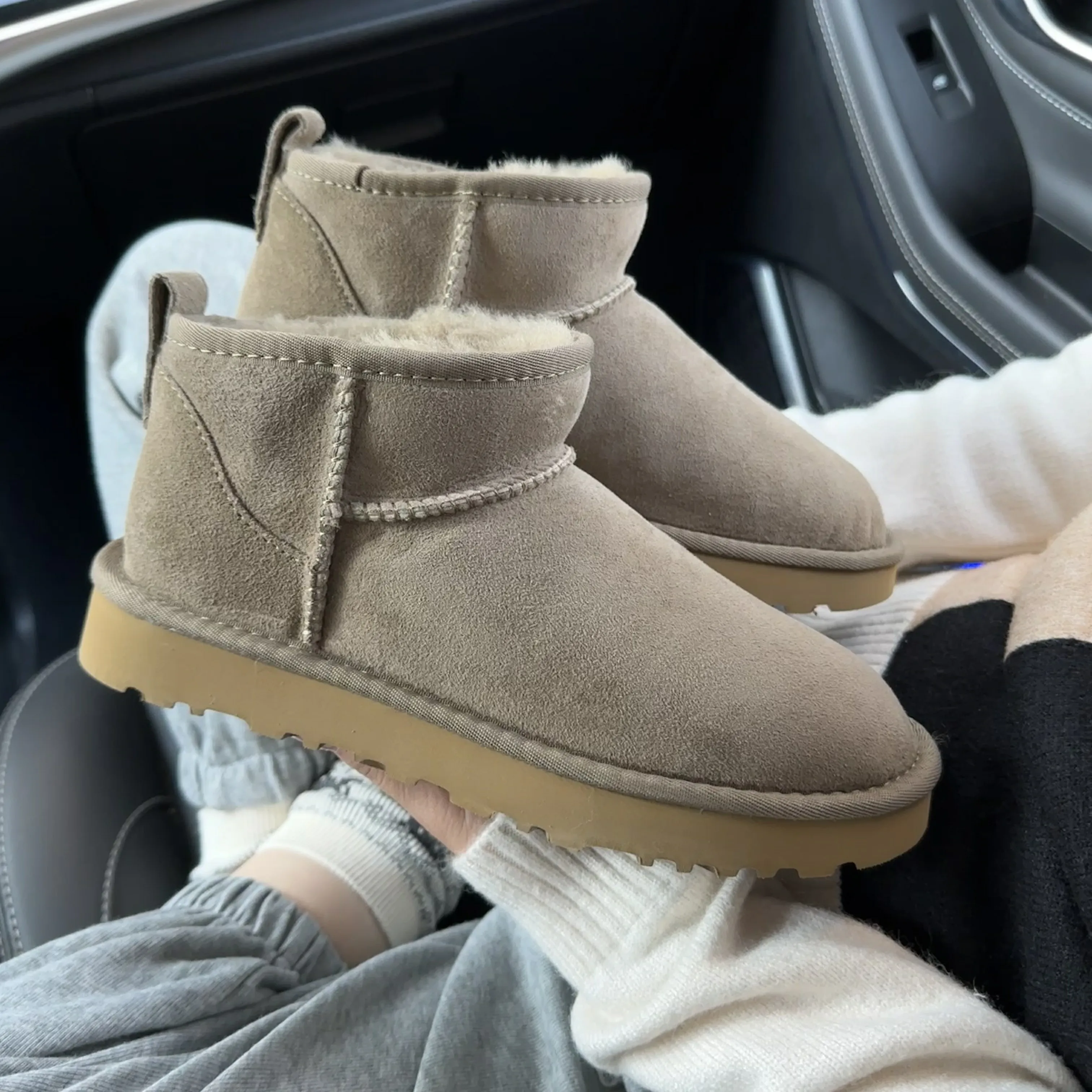 2026 New Classic mini Snow Boots. Combining Sheepskin and Genuine Leather, Winter Fashionable and Casual Warm Boots