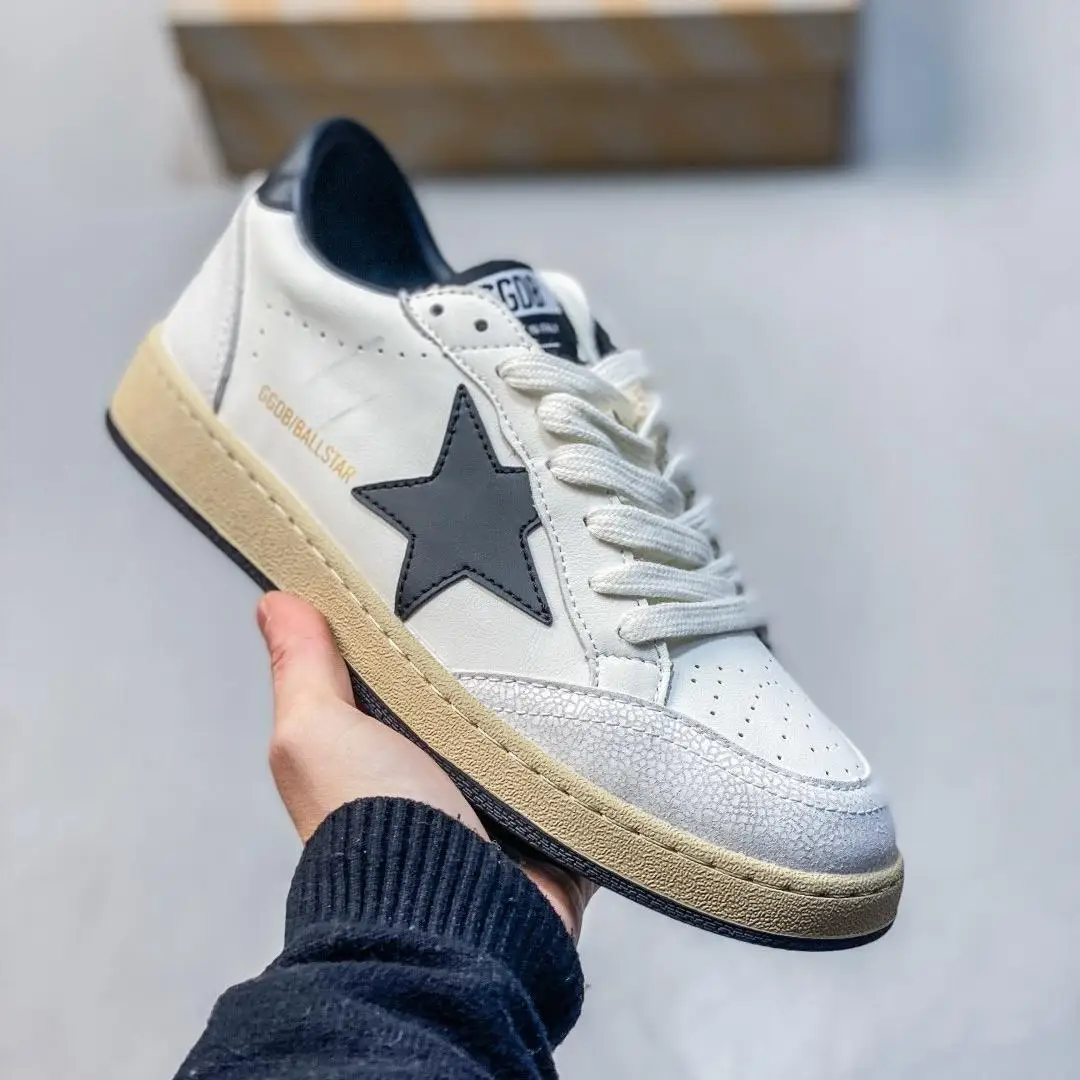 Embroidered casual dirty-style board shoes for couples, versatile everyday sport sneakers for men women, trendy trainers.