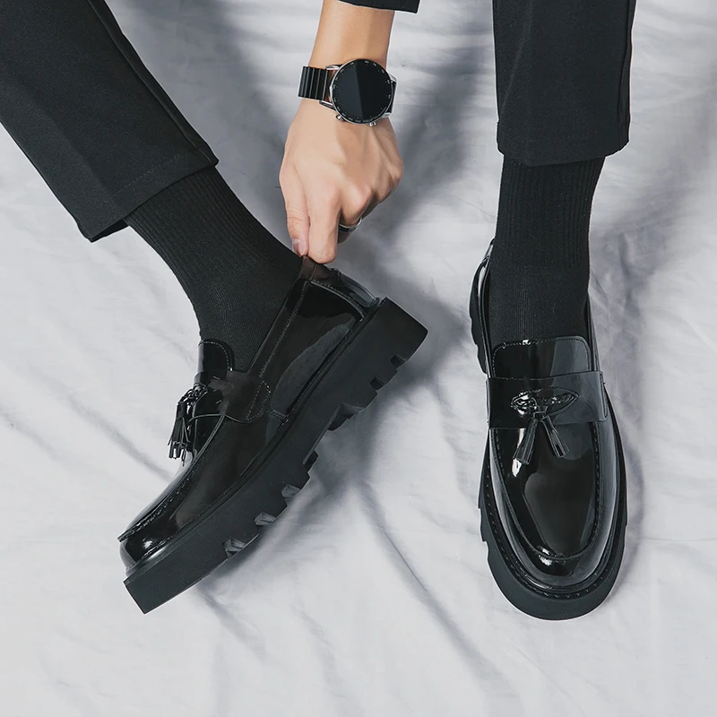 Large size glossy gentleman breathable leather shoes for formal wear, round toe thick soled high rise men's loafers