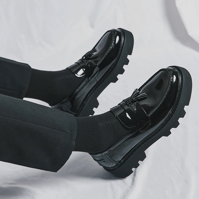Large size glossy gentleman breathable leather shoes for formal wear, round toe thick soled high rise men's loafers