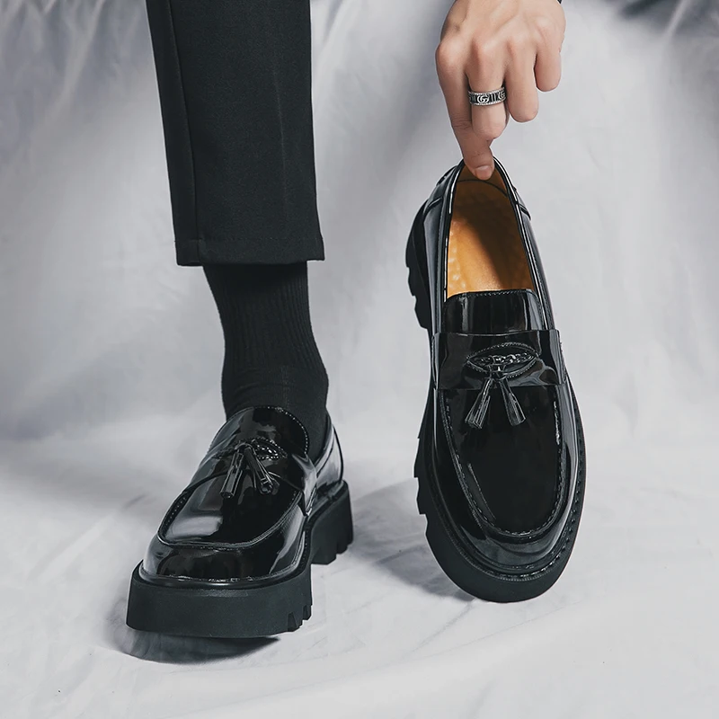 Large size glossy gentleman breathable leather shoes for formal wear, round toe thick soled high rise men's loafers