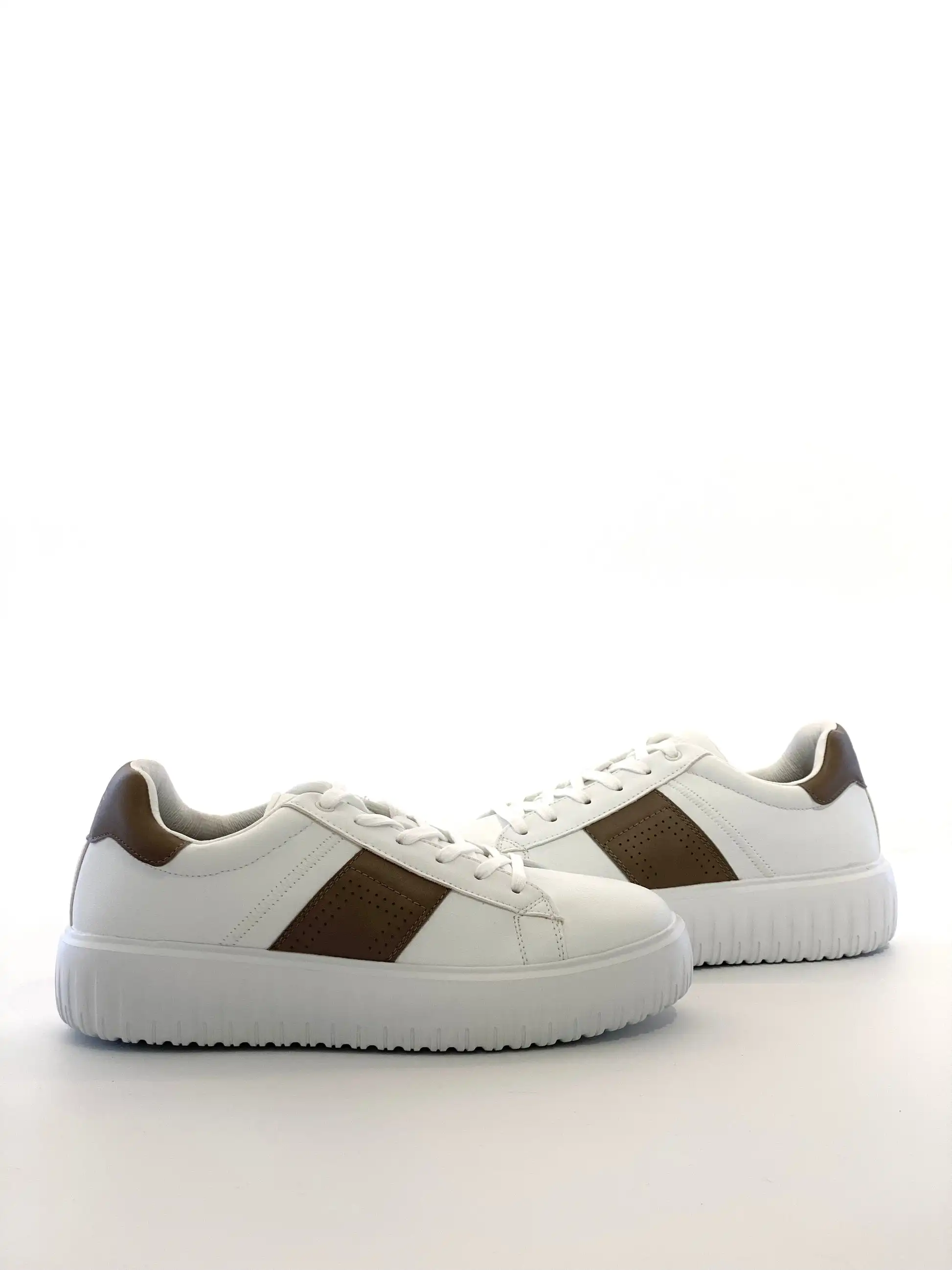 Men’s White Sneakers Lace-Up Casual Shoes Contrast Stripe Lightweight Comfortable Low Top Fashion Walking Shoes