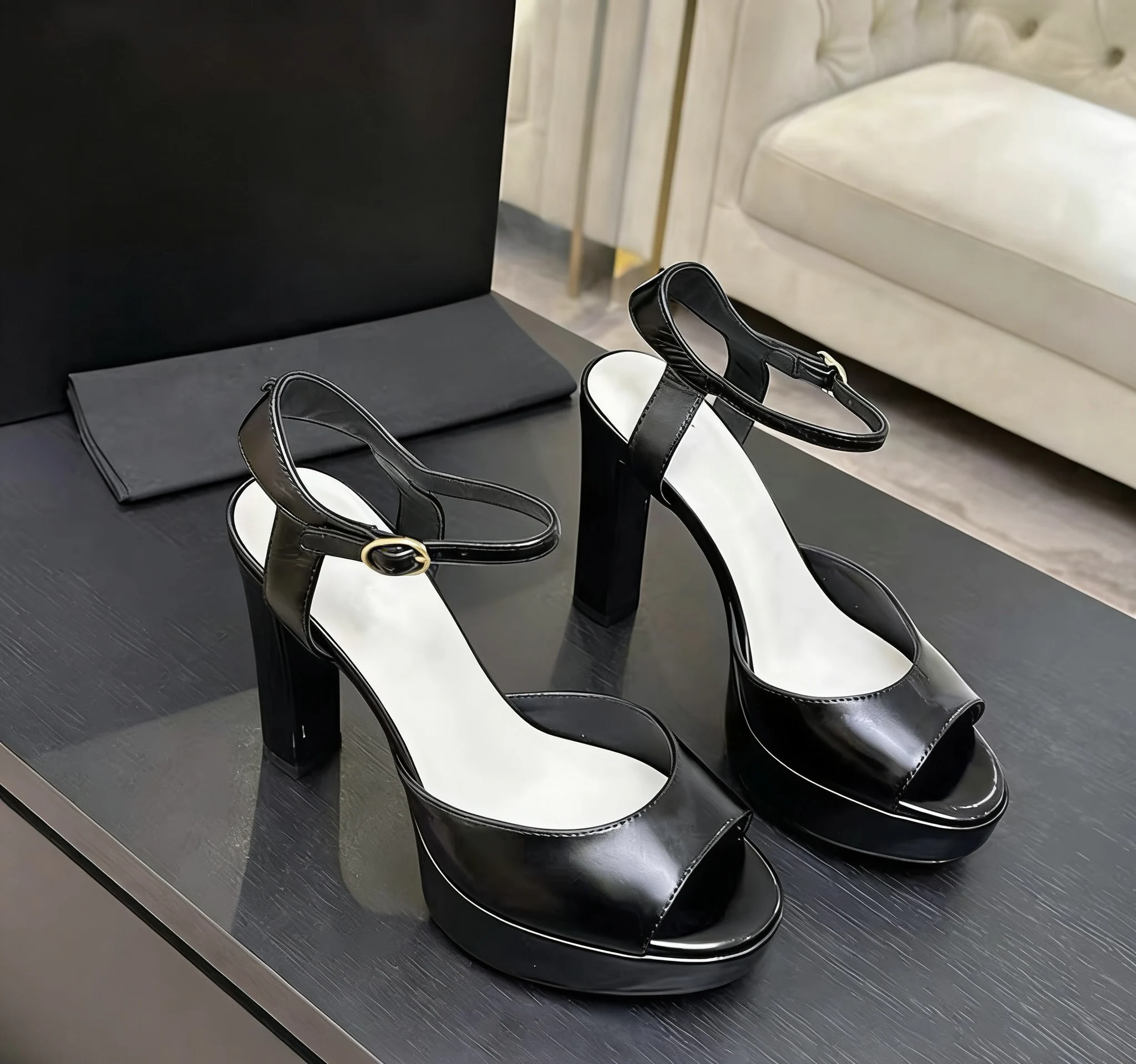 2026 Summer New Arrivals Chunky Heel Round Toe Sandals Platform Thick Sole Ankle Strap Fashion Show Dress Sandals For Women