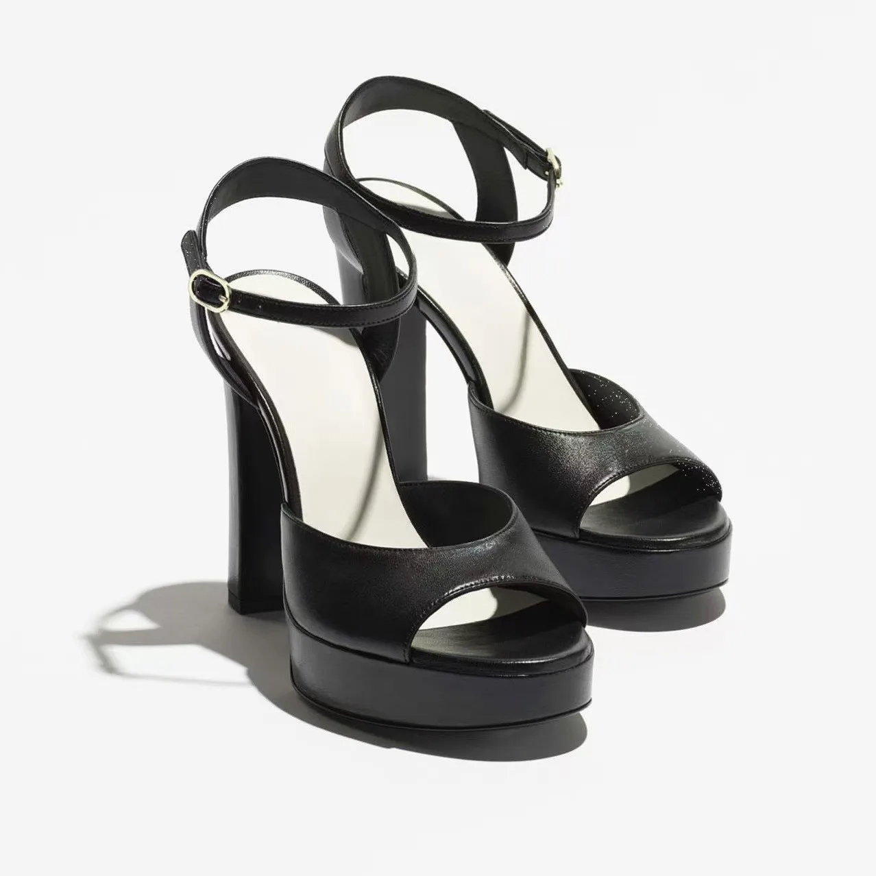 2026 Summer New Arrivals Chunky Heel Round Toe Sandals Platform Thick Sole Ankle Strap Fashion Show Dress Sandals For Women