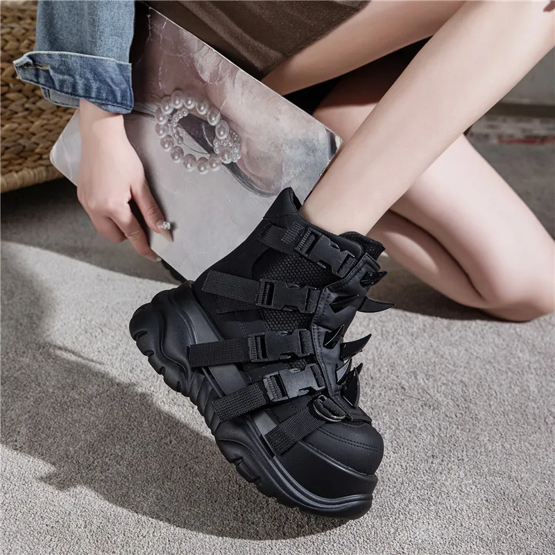 2025 New Women Genuine Leather Punk Muffin Platform Sports Retro Rivet Heavy Metal Short Boots