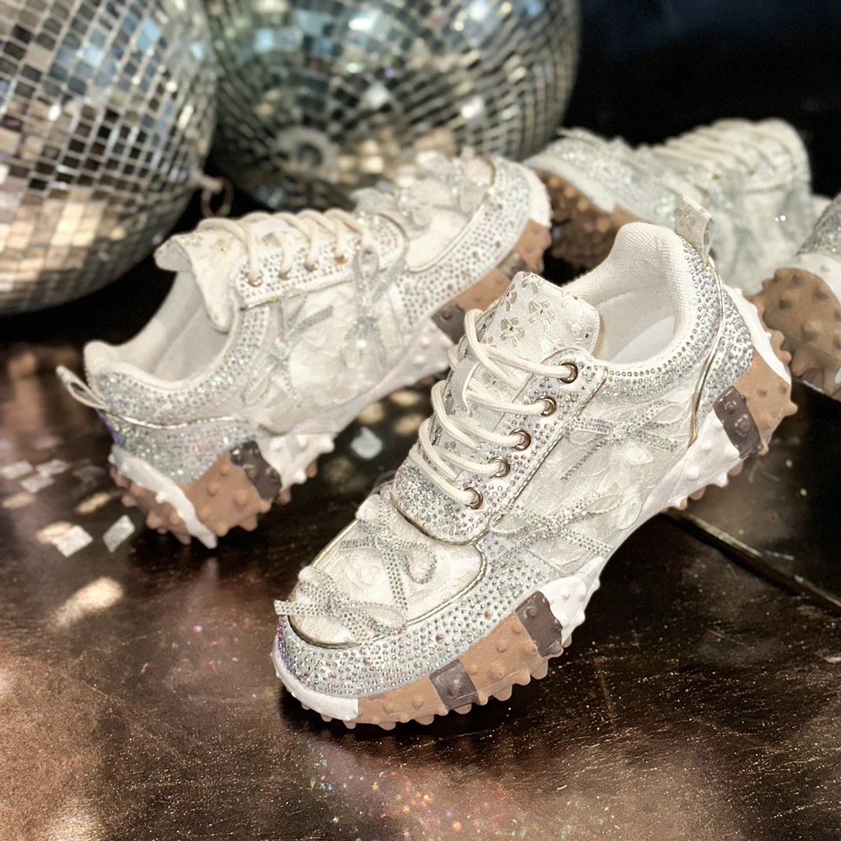 Women's Fluorescence Luxury Sneakers Thick Bottom Comfortable Ladies Outdoors Casual Walking Trainers Couple Vulcanized Shoes