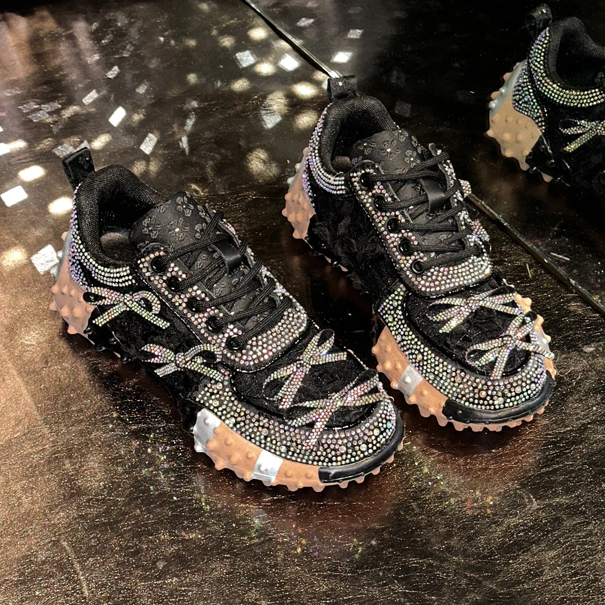 Women's Fluorescence Luxury Sneakers Thick Bottom Comfortable Ladies Outdoors Casual Walking Trainers Couple Vulcanized Shoes