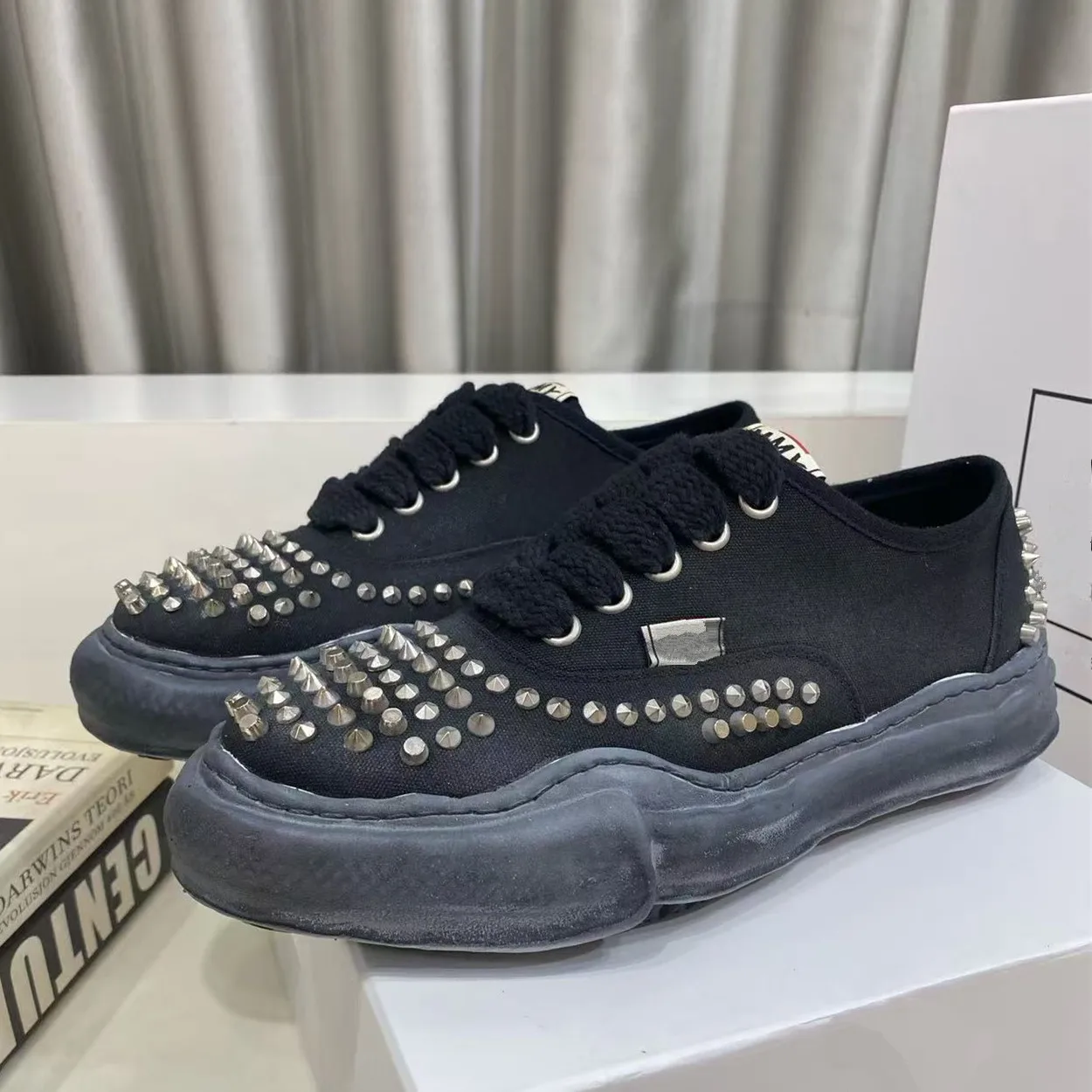 2026 summer rivet fashion casual trend lace up rhinestone low top board shoes sports shoes women's thick sole
