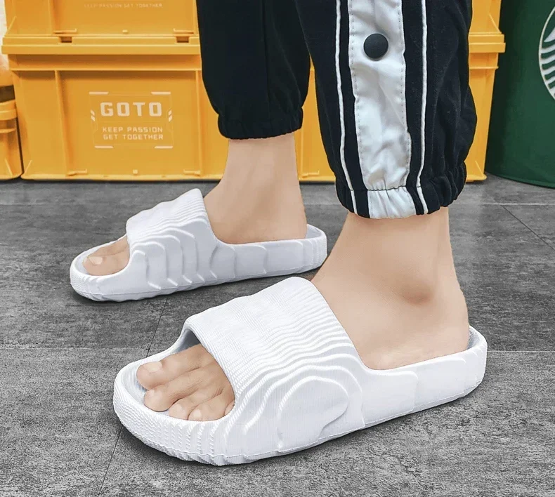 Unisex Couple Summer Soft Home Slippers Non‑Slip Flat Solid‑Color Sandals Flip‑Flops for Men Women Indoor Bathroom Hotel Household Footwear
