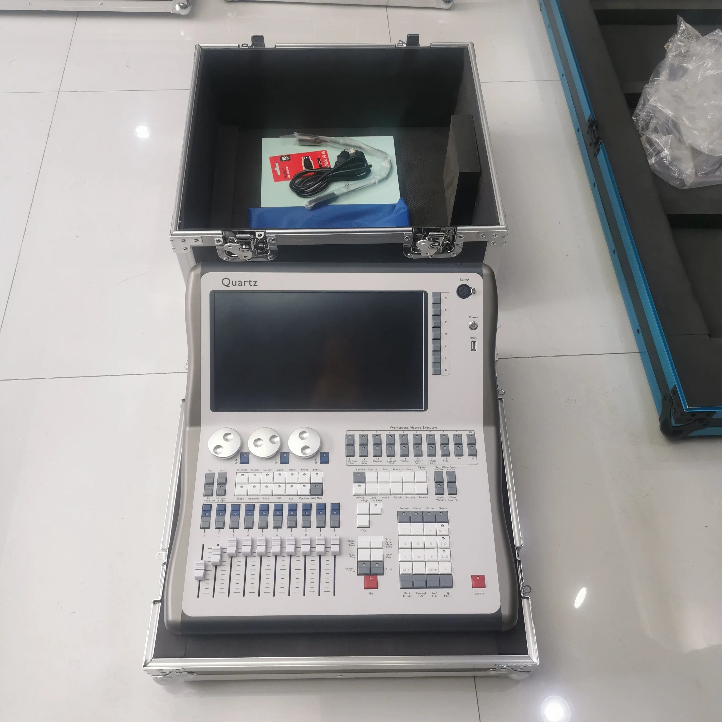 Tiger Titan Quartz DMX Controller Titan Quarz i7 with flycase DMX Console Touch Wing Tiger Touch Pro TT Plus Stage Light Console