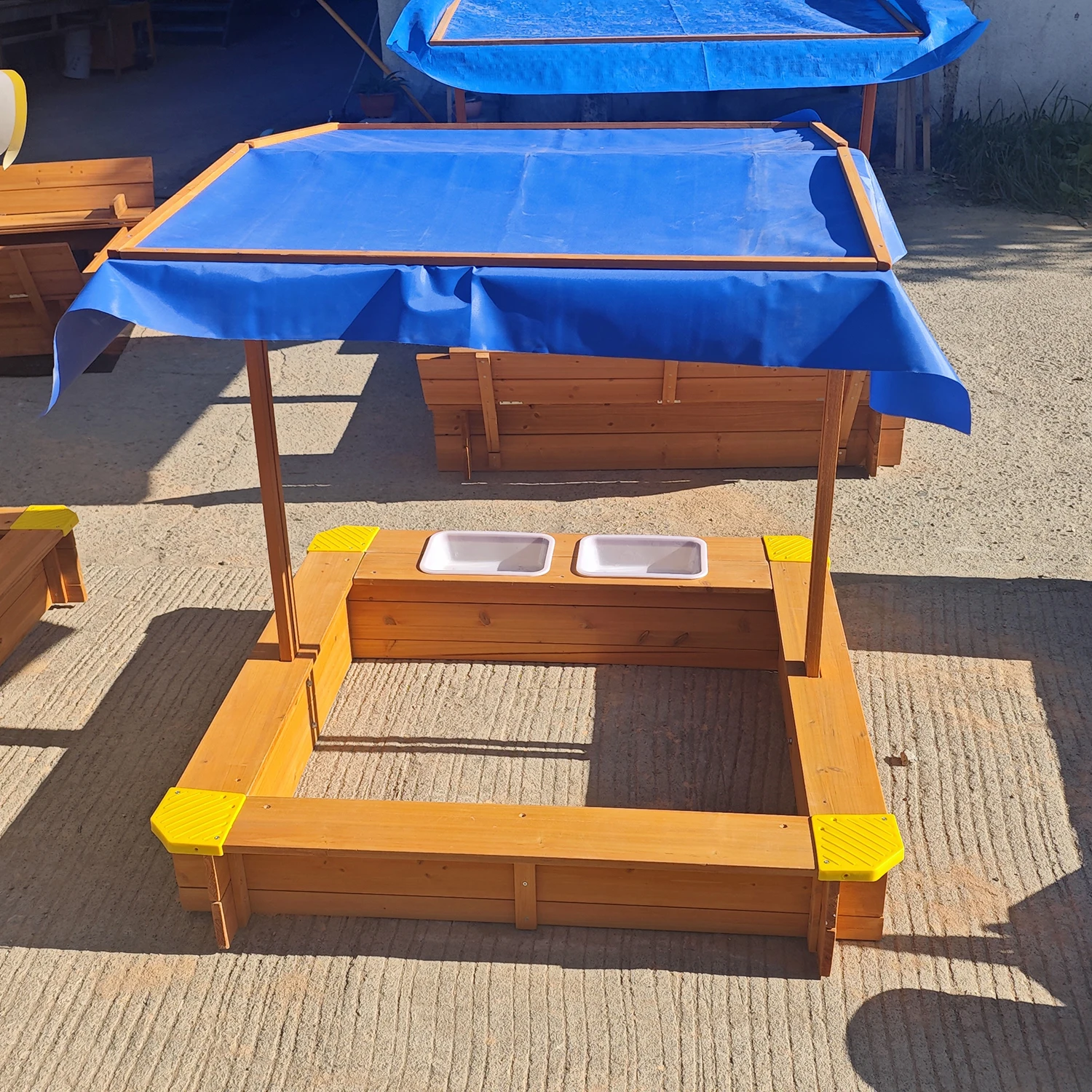 Wooden Sandbox Outdoor Sandbox with Adjustable Canopy for children aged 3-8 Spacious Children's sandbox for the Beach Backyard
