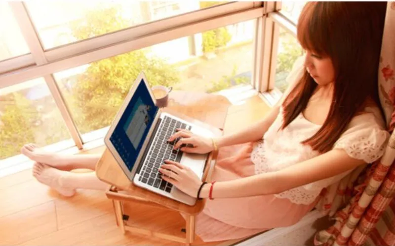 Home Folding Laptop Desk for Bed & Sofa Laptop Bed Tray Table Desk Portable Lap Desk for Study and Reading Bed Top Tray Table