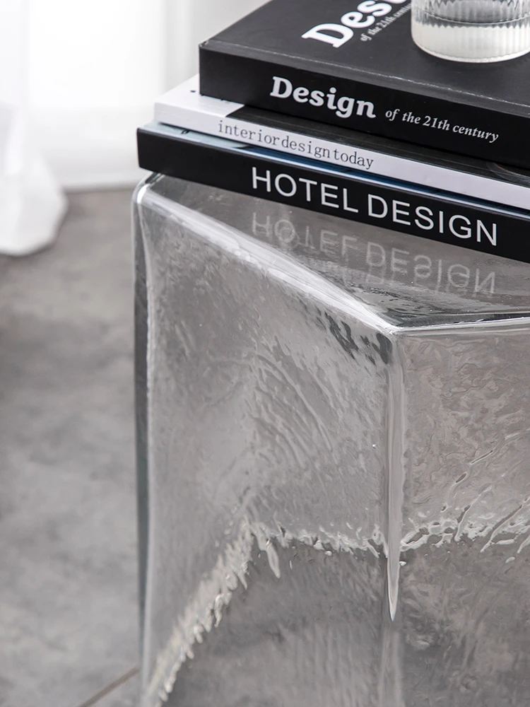 Nordic Light Luxury Glass Coffee Table Living Room Simple Modern Small Apartment Bedside Coffee Table Decoration Ornaments
