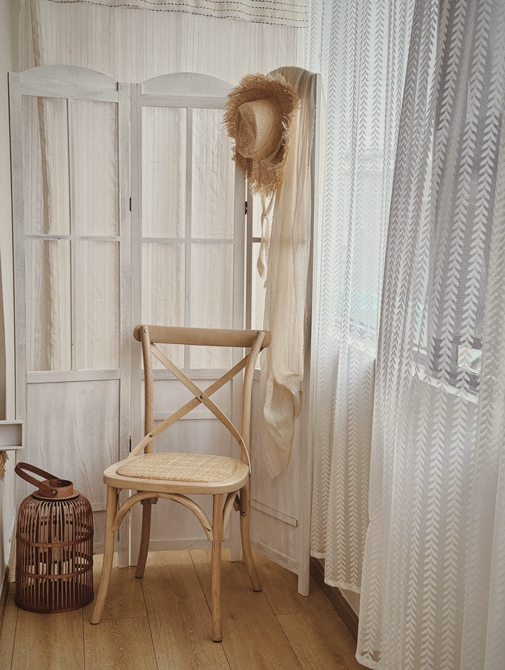 Scandinavian Farmhouse Style Rattan Dining Chair Wooden Seat Crossbar Design Comfortable Modern Cottage Aesthetic