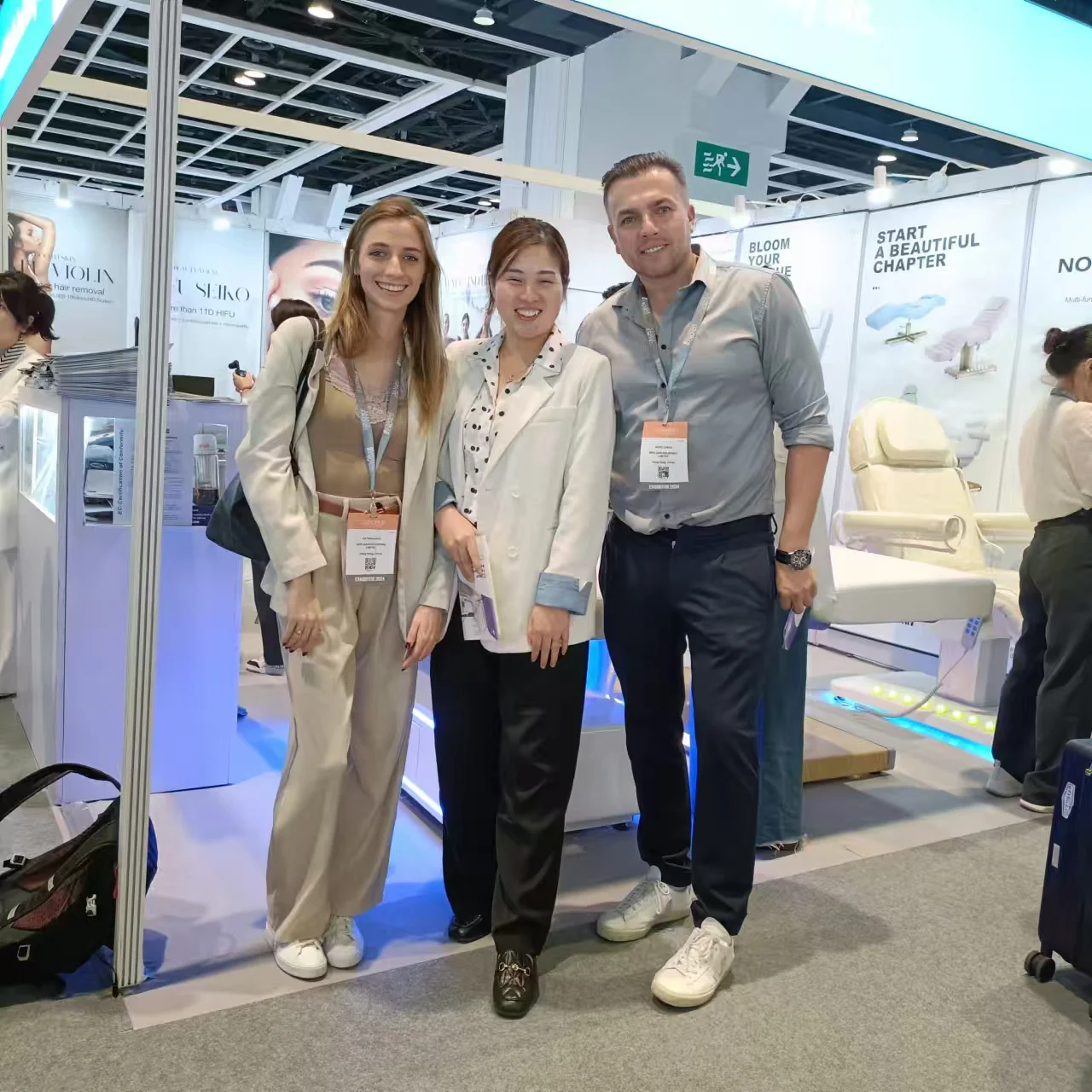 Electric Gynecology Exam Table With Metal Frame Synthetic Leather Upholstery And Stirrups For OB GYN Clinic Hospital Use