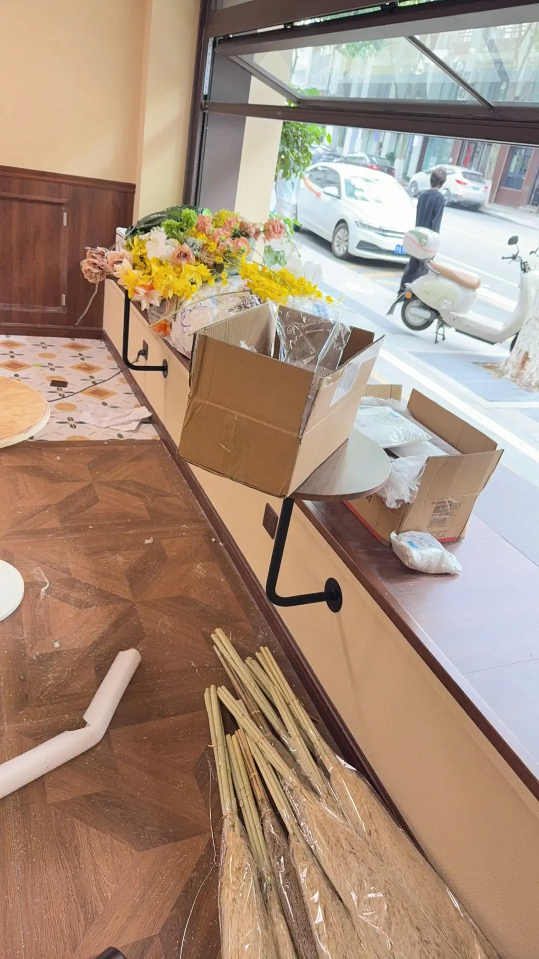 Commercial Internet Celebrity Card Table Wall Hanging Iron Art Milk Tea Shop Coffee Table Baking Dessert Shop Small Round Table