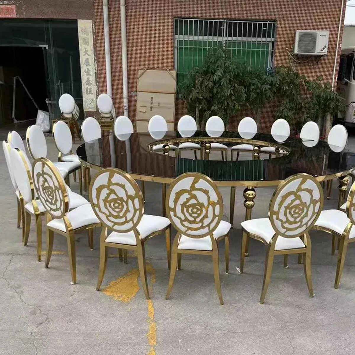 78pcs)factory gold metal chiavari chair hotel metal dining table set for wedding and event