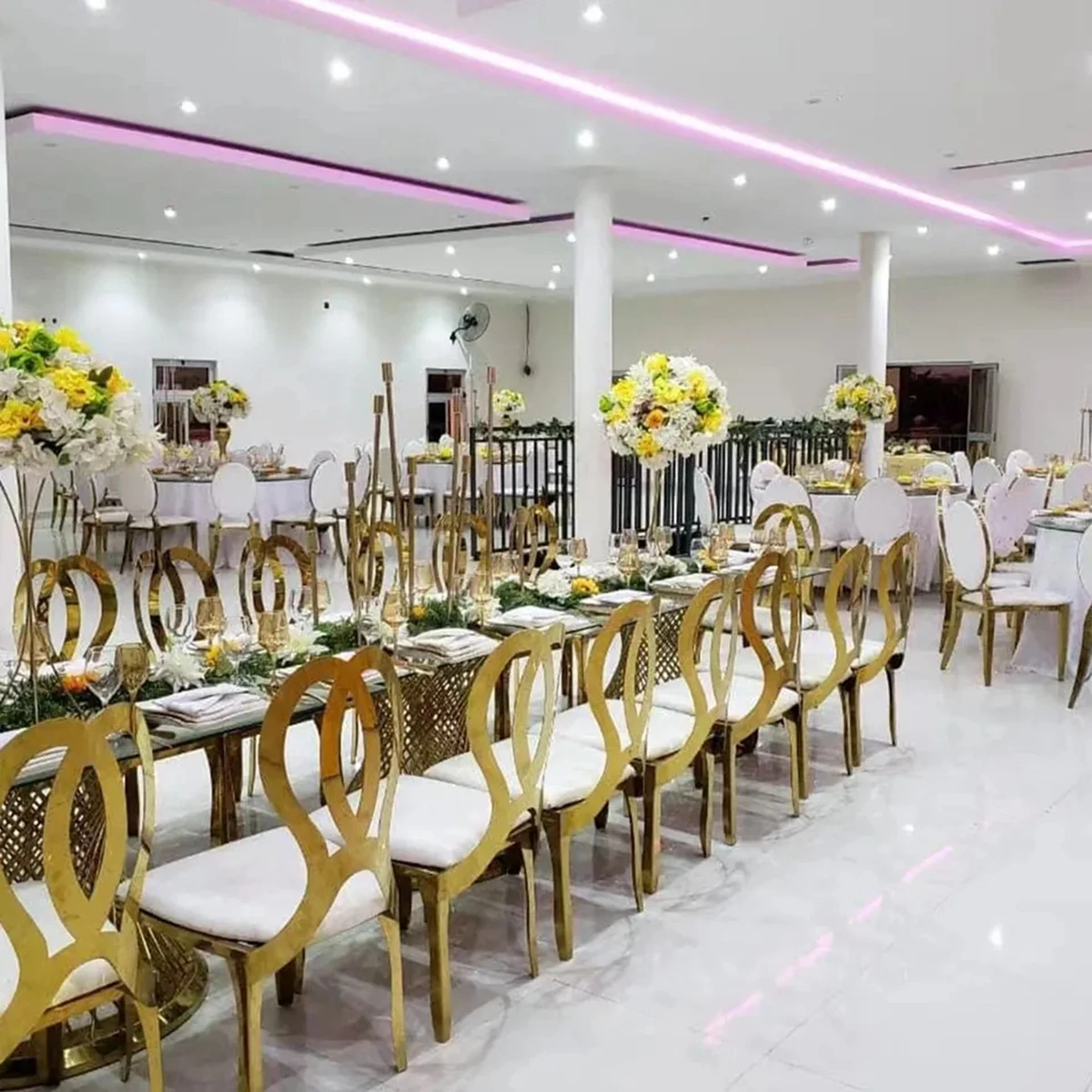 78pcs)factory gold metal chiavari chair hotel metal dining table set for wedding and event