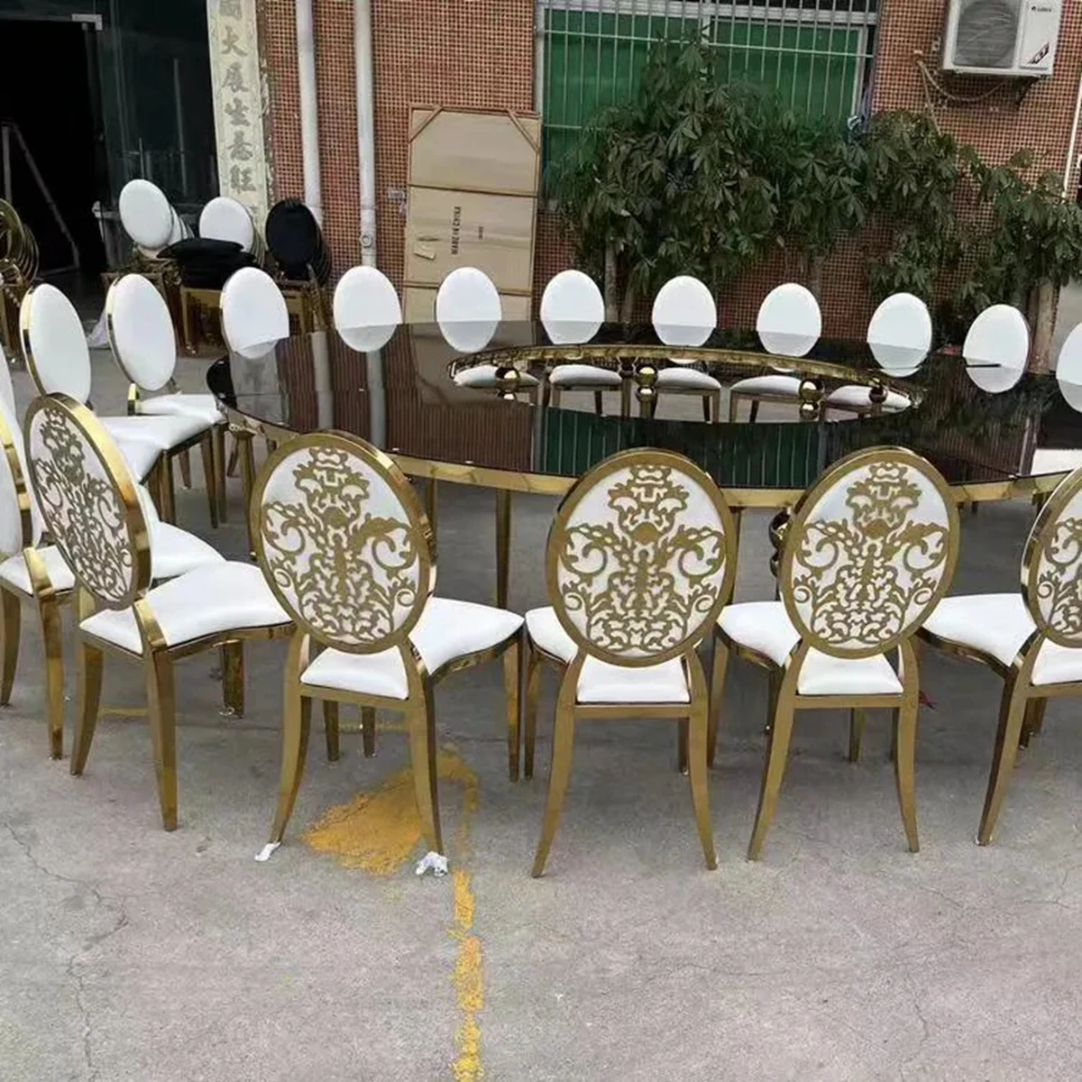 78pcs)factory gold metal chiavari chair hotel metal dining table set for wedding and event