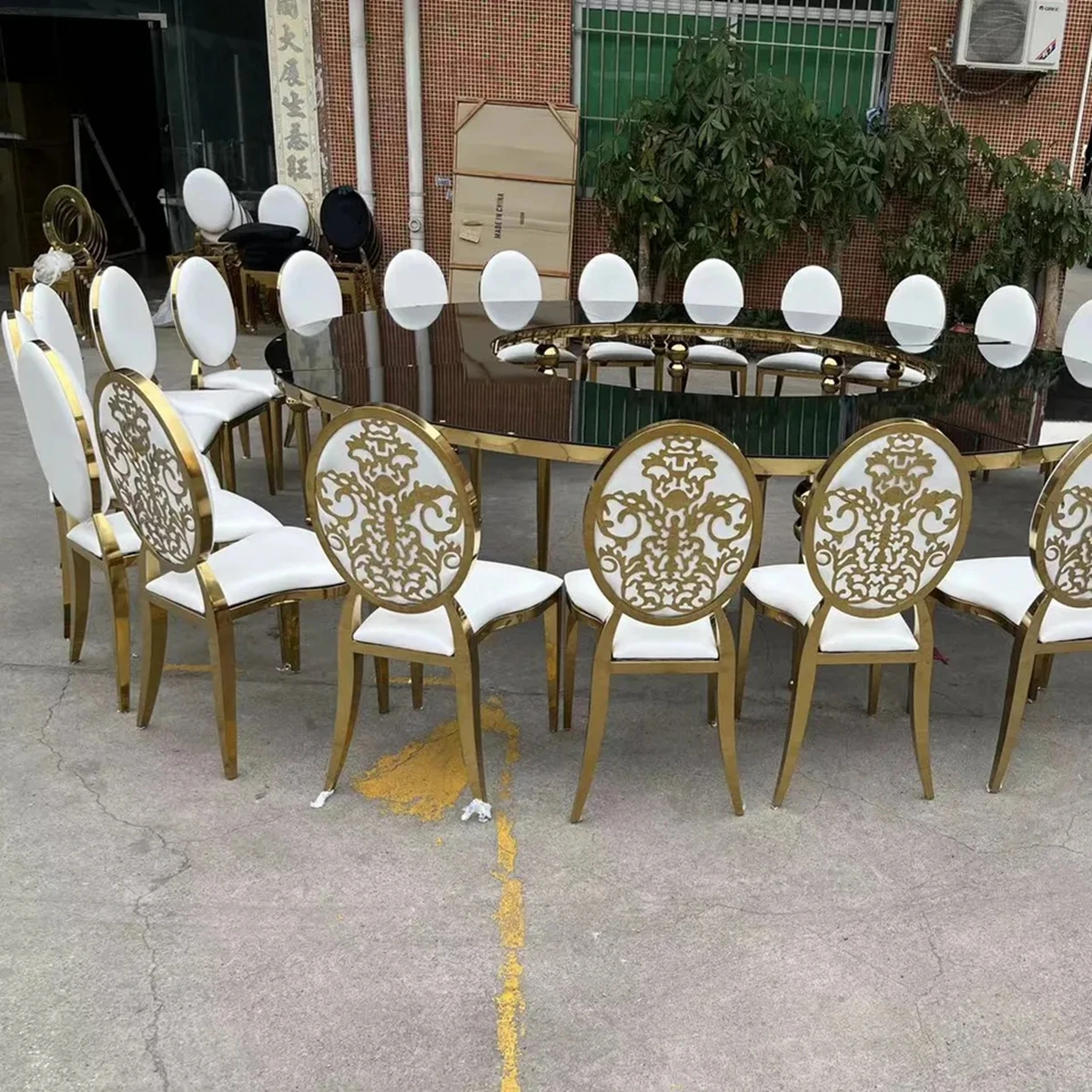 78pcs)factory gold metal chiavari chair hotel metal dining table set for wedding and event
