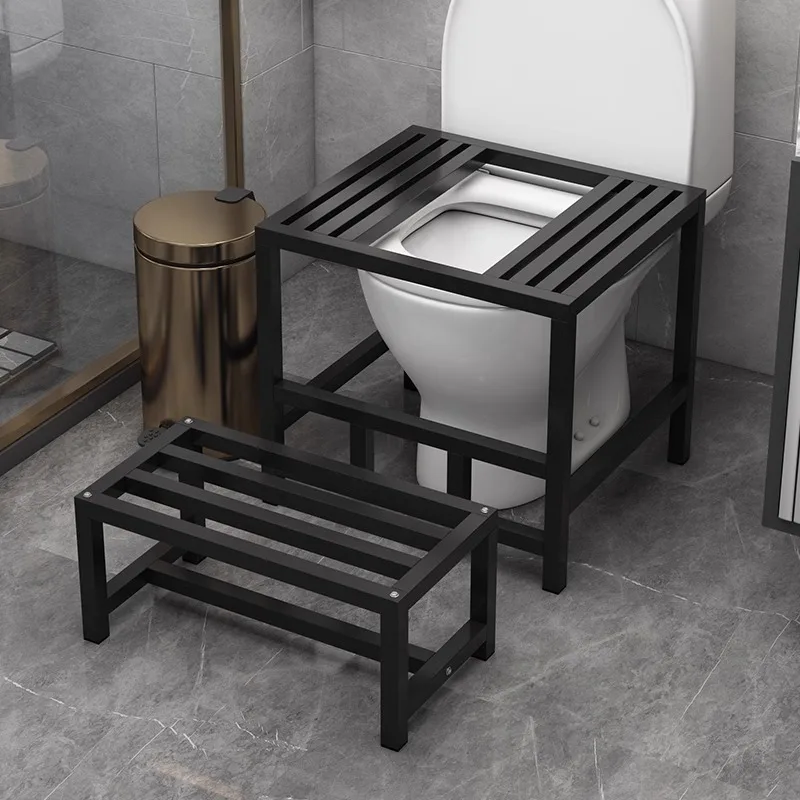 The toilet seat is changed to a squatting toilet squatting pit artifact. The toilet seat is changed to a squatting toilet