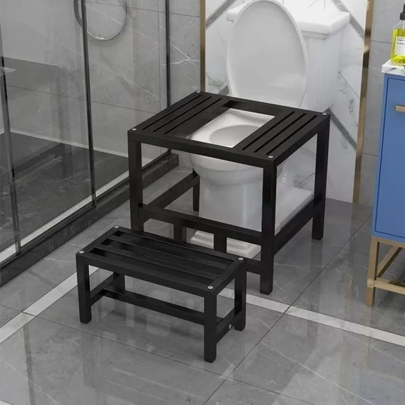 The toilet seat is changed to a squatting toilet squatting pit artifact. The toilet seat is changed to a squatting toilet