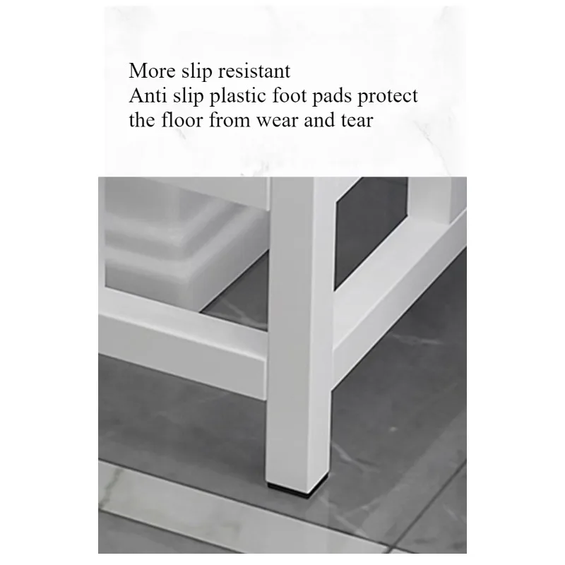 The toilet seat is changed to a squatting toilet squatting pit artifact. The toilet seat is changed to a squatting toilet