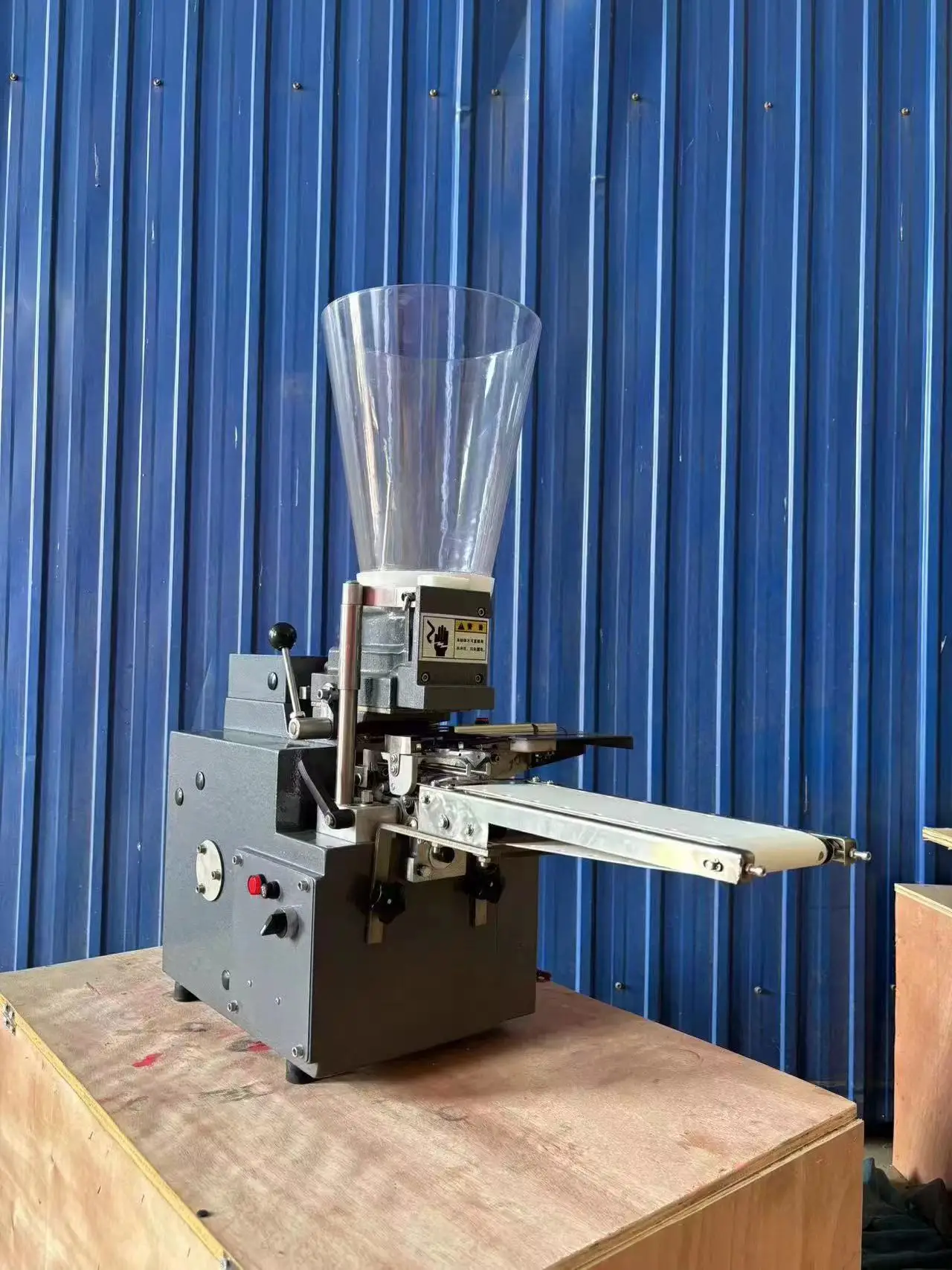 Commercial japanese-style semi-automatic dumpling maker - small desktop steamed & pan-fried dumpling machine - export-quality
