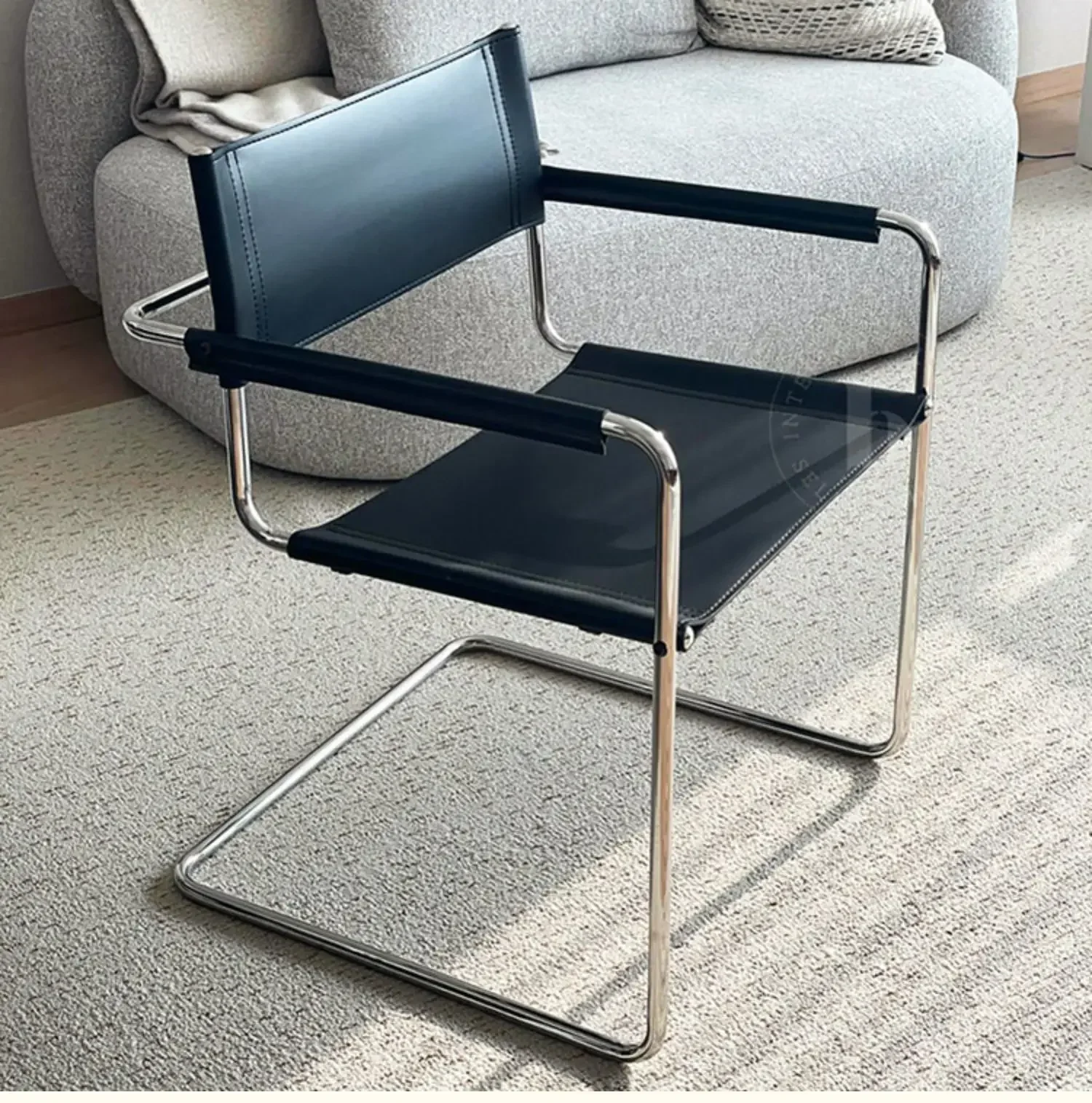 Bauhaus Office Armrest Back Chair Stainless Steel Saddle Leather Dining Chair Comfortable Leisure Chairs Photo Props Furniture