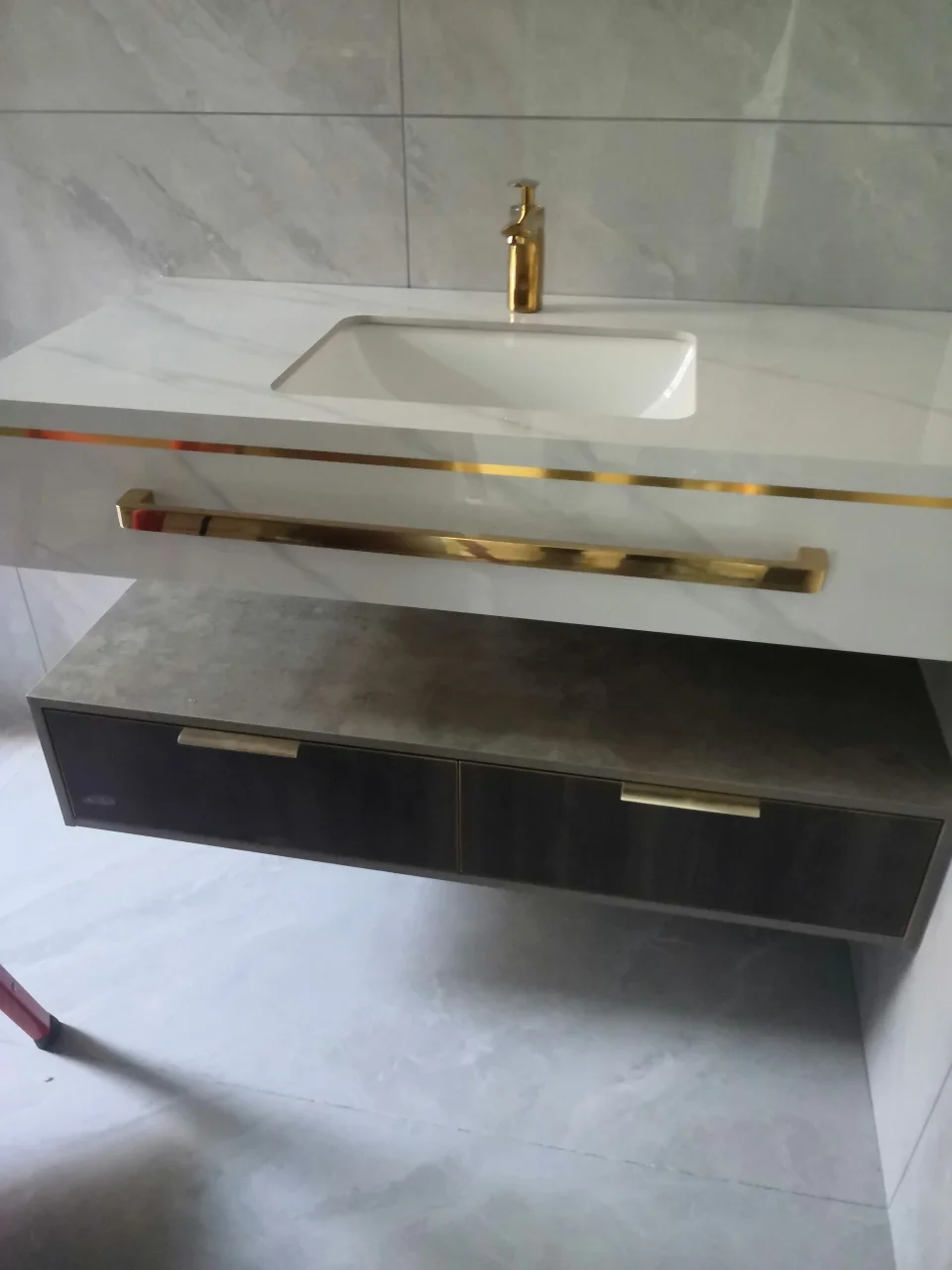 YL Luxury Floating Modern Bathroom Cabinet Mirror Led Light Smart Vanity Toilet Cabinet Space Saver Mobile Da Bagno Furniture