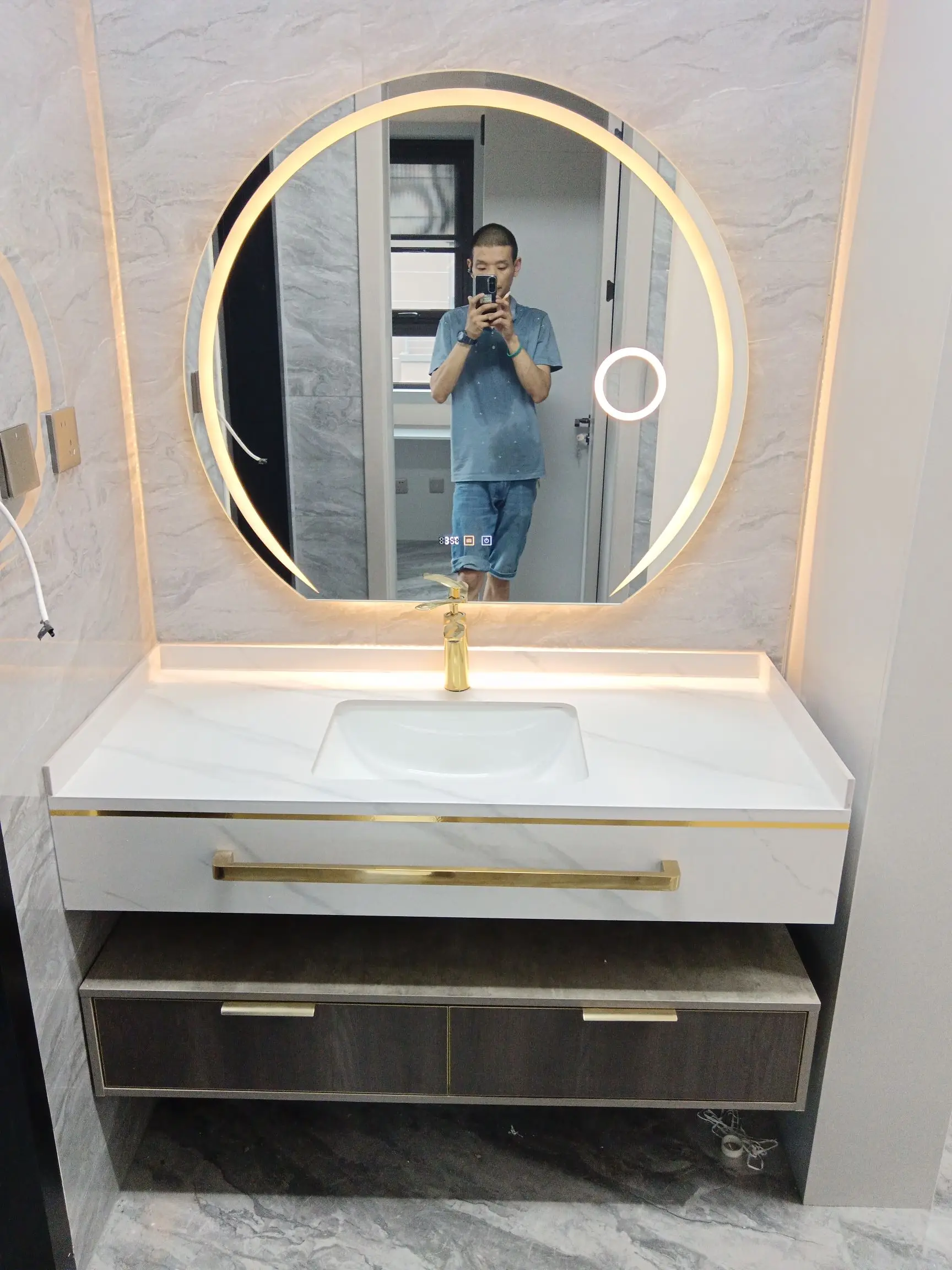 YL Luxury Floating Modern Bathroom Cabinet Mirror Led Light Smart Vanity Toilet Cabinet Space Saver Mobile Da Bagno Furniture