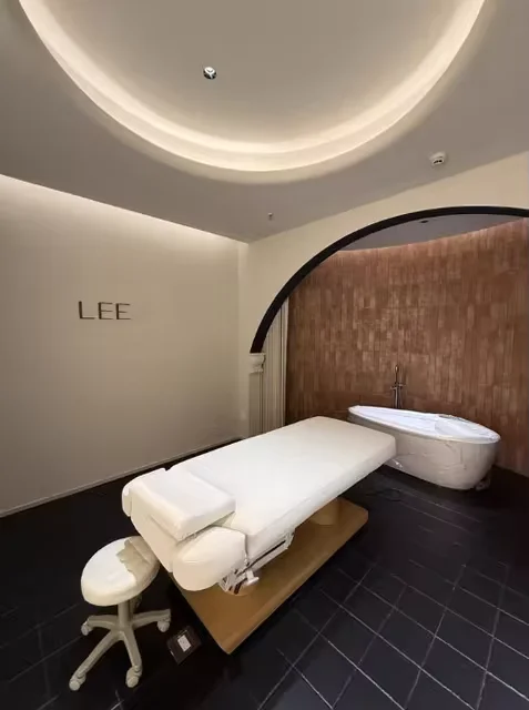 Modern Beauty Salon Furniture Professional Massage Bed Electric Lash Bed for Salon Ayurveda Massage Bed
