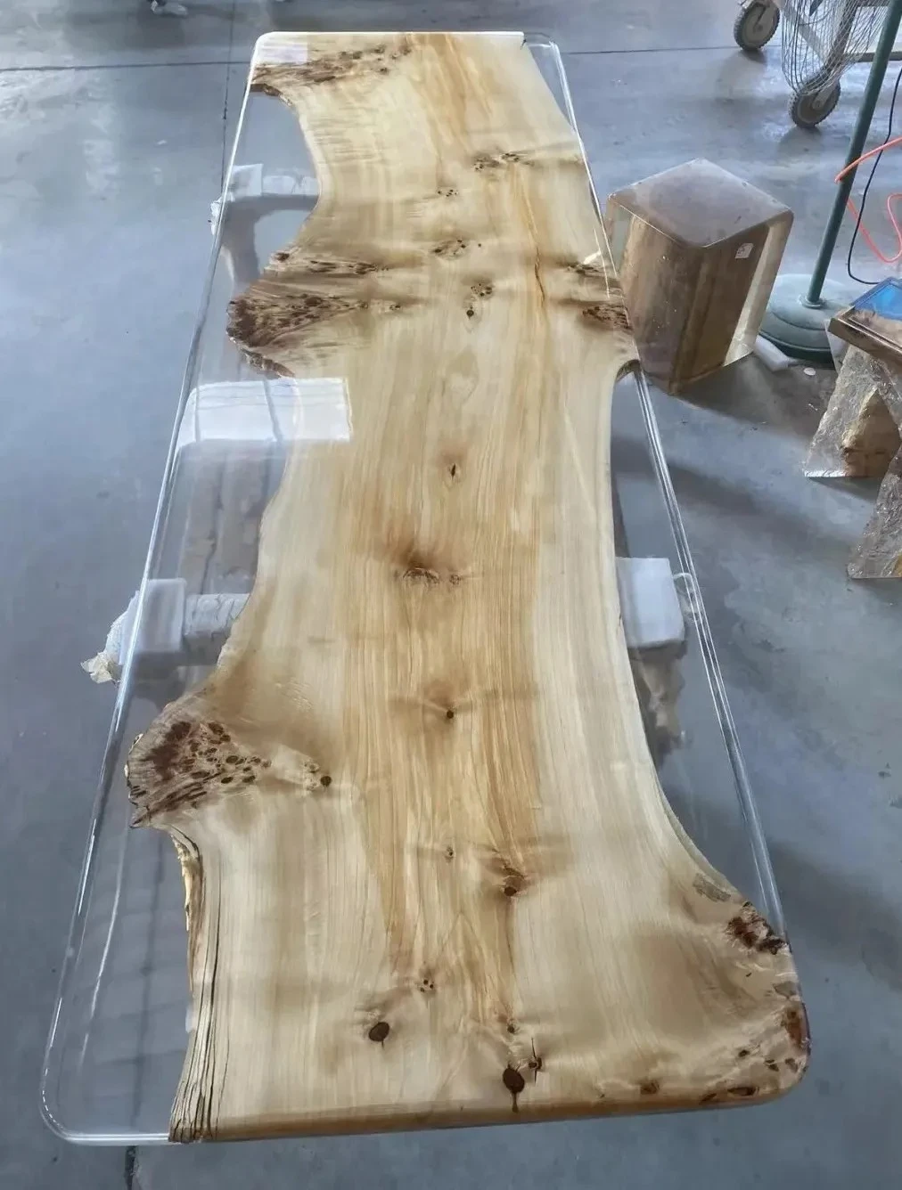 Modern Home Furniture Factory Direct Solid Walnut Wood Restaurant Kitchen River Dining Table Epoxy Resin Slab